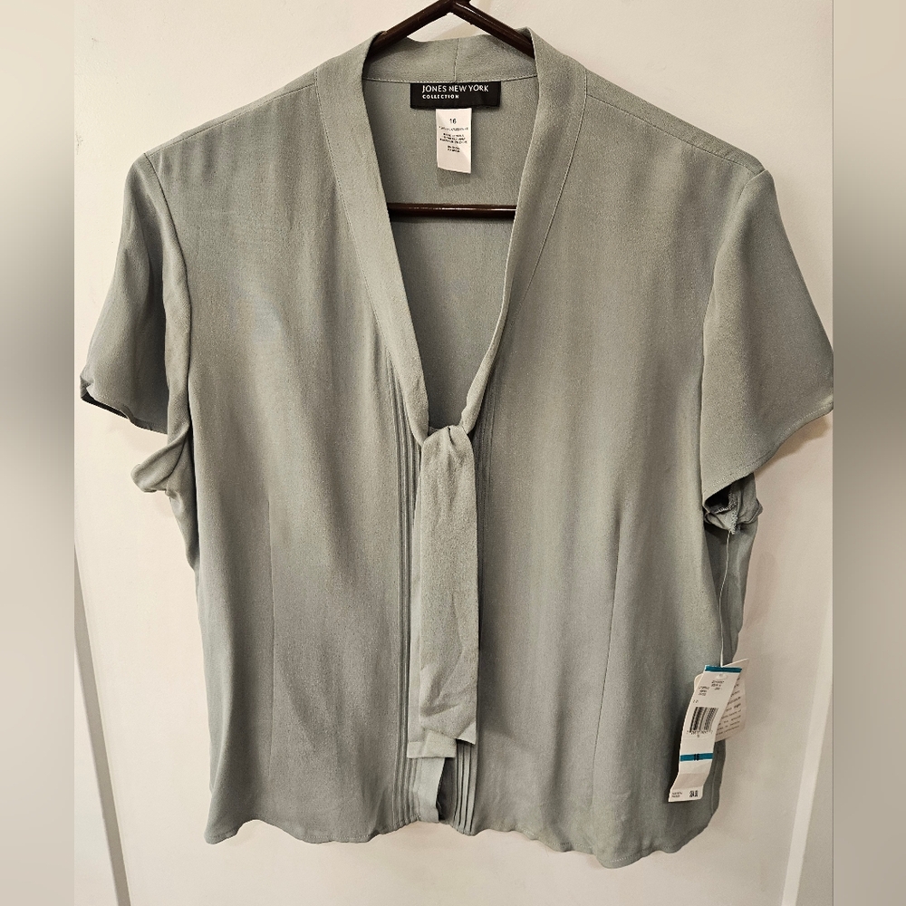 Jones New York Sage Green Tie-Neck Short Sleeve Blouse